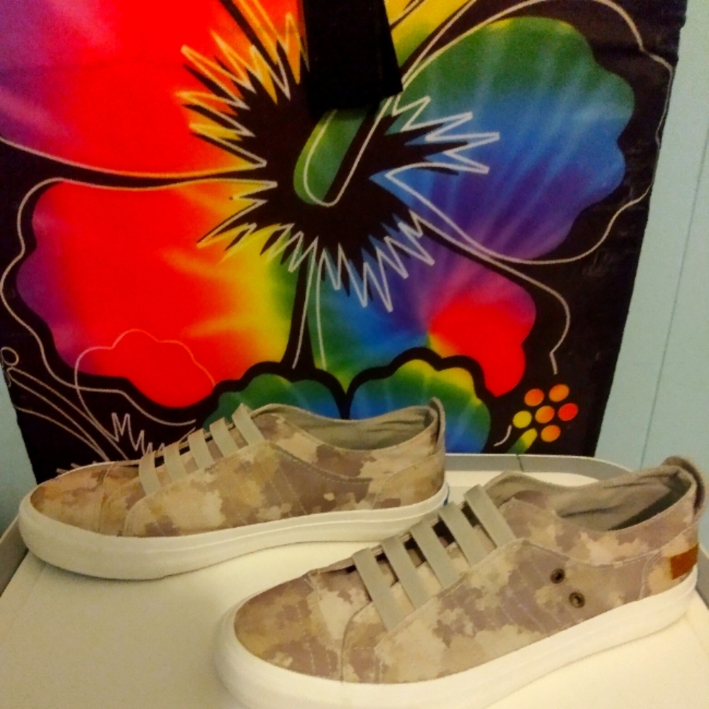 SOLD-Blowfish Malibu Canvas Sneakers 8.5